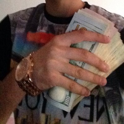 Profile Picture of Howie (@Howie_banks) on Twitter