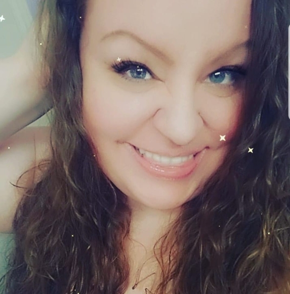 Profile Picture of Angela Tragesser (@missbliss777) on Poshmark