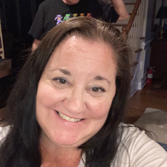 Profile Picture of Shayne Goglia (@shayneg89) on Poshmark