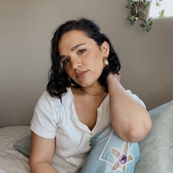 Profile Picture of Katelin Mackenzie (@katiemacbryan) on Poshmark