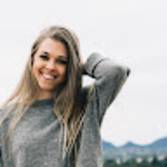 Anissa Besonen - Poshmark Profile Picture of Anissa Besonen (@abesonen) on Poshmark