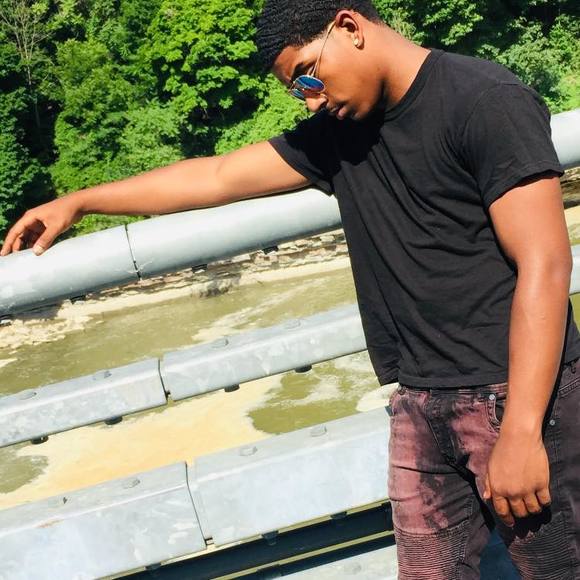 Profile Picture of Basilio Hernandez (@basilio_h) on Poshmark