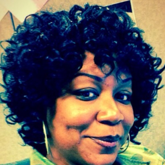 Profile Picture of Ursula Balkcom (@shimmeree17) on Poshmark