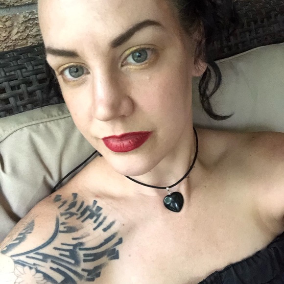 Profile Picture of Cory Hanna (@thebpdlifer) on Poshmark