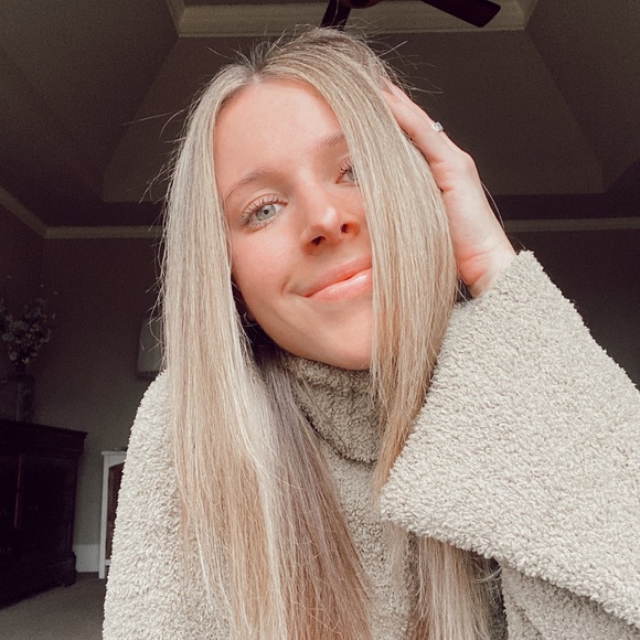 Profile Picture of Karley Vanhoy (@karleyvanhoy) on Poshmark