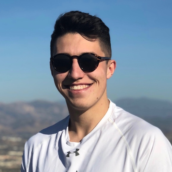 Profile Picture of Matthew Grinnell (@mgrinn) on Poshmark