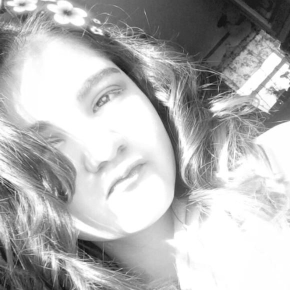 Profile Picture of Jamie Toland (@jj_05_toland) on Poshmark