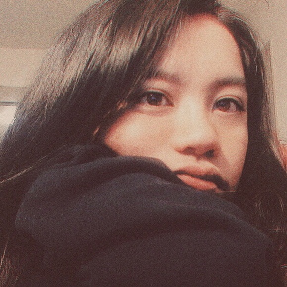 Profile Picture of Joann Chung (@sweetteeth22) on Poshmark