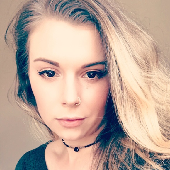 Profile Picture of Hailey Scott (@hds2425) on Poshmark