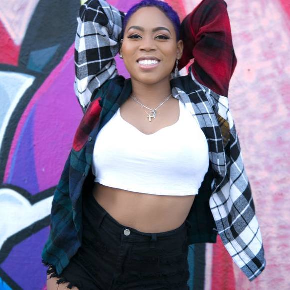 Profile Picture of Jessica Oglesby (@junior_1489) on Poshmark