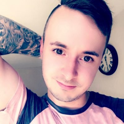 Profile Picture of TalkDirtyToMe (@Mark_Barrass) on Twitter