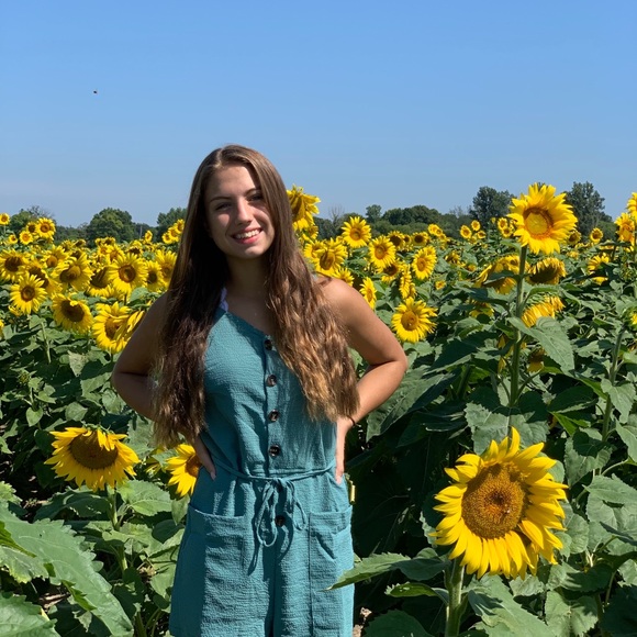 Profile Picture of Charlotte Frinkle (@c_frinkle) on Poshmark