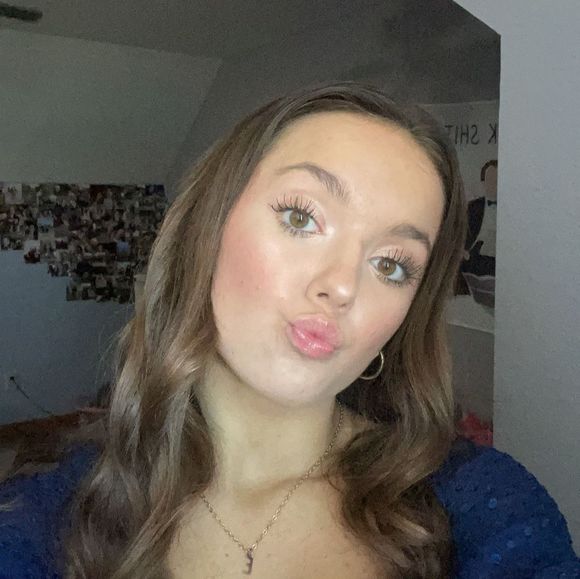 Profile Picture of Sage Woolace (@sagew30) on Poshmark