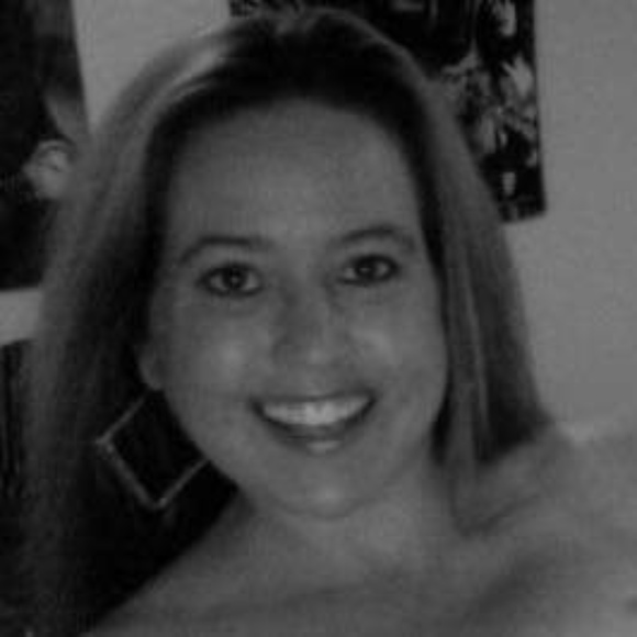 Profile Picture of Laurie Roberts (@lovemyjeli) on Poshmark