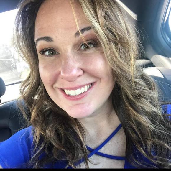 Profile Picture of Jenn Nales (@jennnales) on Poshmark