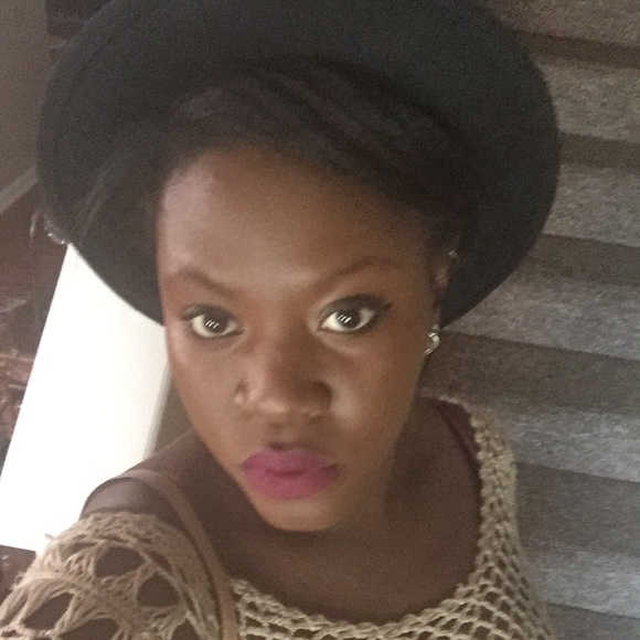 Profile Picture of Symba Charles-molina (@symzzz) on Poshmark