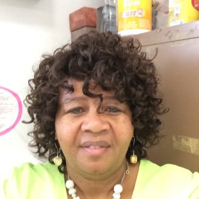 Profile Picture of Shirley (@shirleystaton1) on Twitter