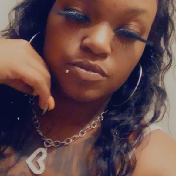 Profile Picture of Mzdricka Byers (@mzdrickabyers) on Poshmark