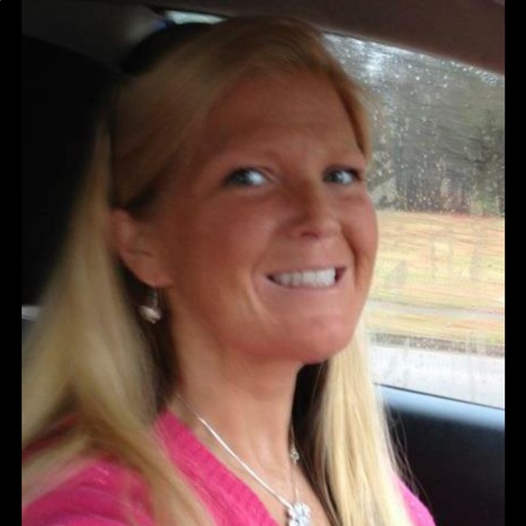 Profile Picture of Heather Mae (@heathermae850) on Poshmark