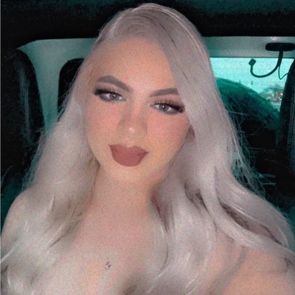 Profile Picture of Daisy Cordova (@dcrdv) on Poshmark
