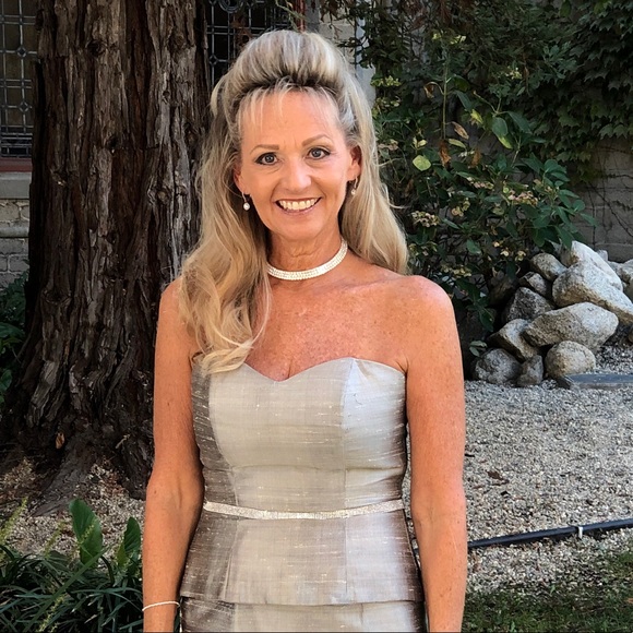 Profile Picture of Lora Beckwith (@lorabeckwith) on Poshmark