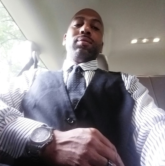 Profile Picture of Andre Walters (@adwalters61) on Poshmark