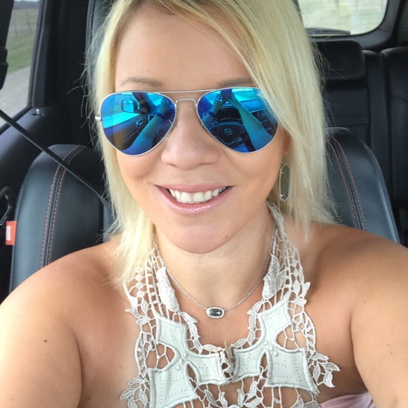 Profile Picture of Heather Janysek (@heatherjanysek) on Poshmark