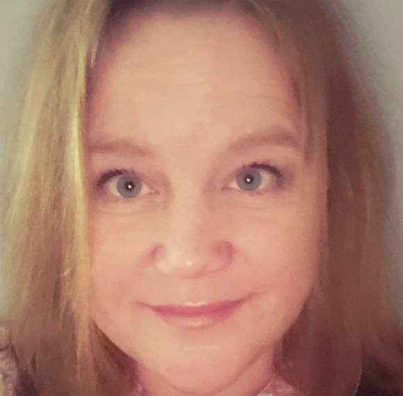 Profile Picture of Joanne Noel (@joanne_noel) on Poshmark