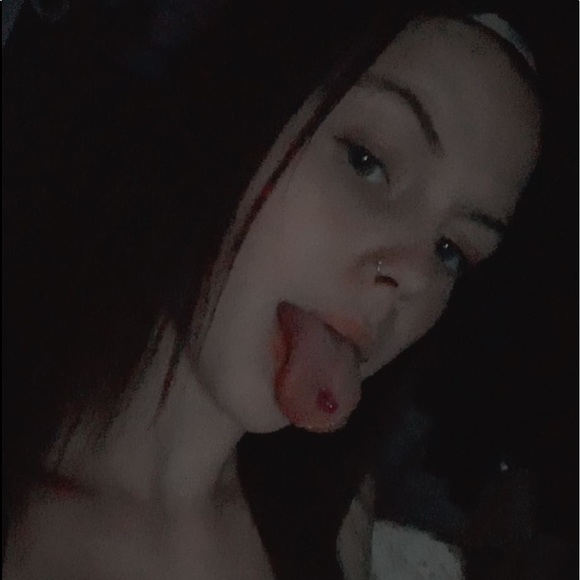 Profile Picture of Shyla Kneale phillips (@shyleemari3) on Poshmark