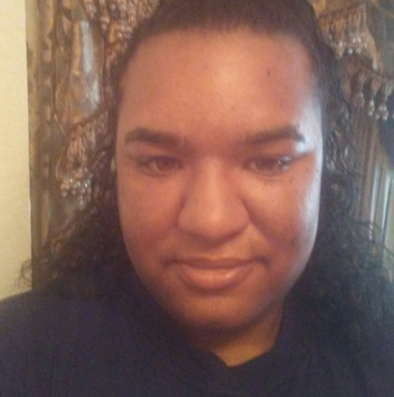 Profile Picture of Rosaundra Miles (@rosaundramiles) on Poshmark