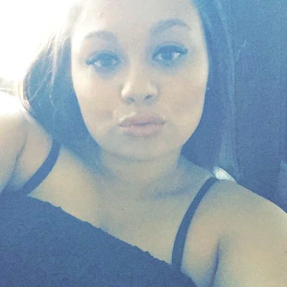 Profile Picture of Brianna Chibbaro (@brichi15) on Poshmark