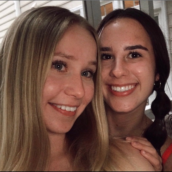 Profile Picture of Emma Poyer (@emmapoyer) on Poshmark