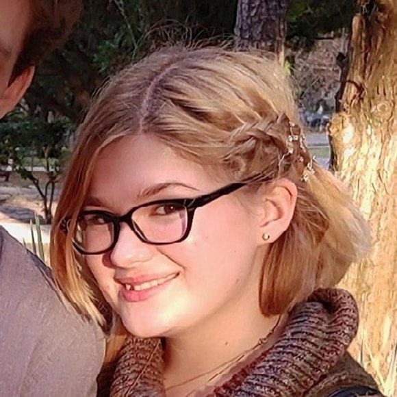 Profile Picture of Lorrie Leopard (@lorrie_leopard) on Poshmark