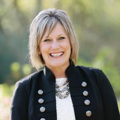 Profile Picture of Lori Zook-Haley (@highstylehome) on Twitter
