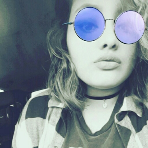 Profile Picture of Alexa Gonzalez (@alexa_berenice) on Poshmark