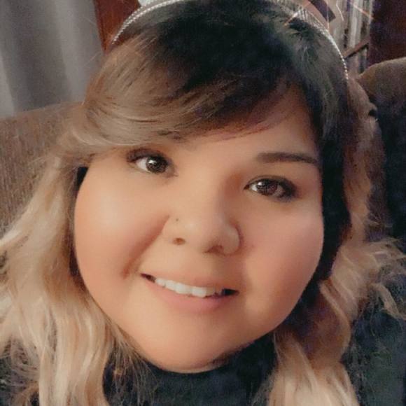 Profile Picture of Heidi Highelk (@hlhighe) on Poshmark