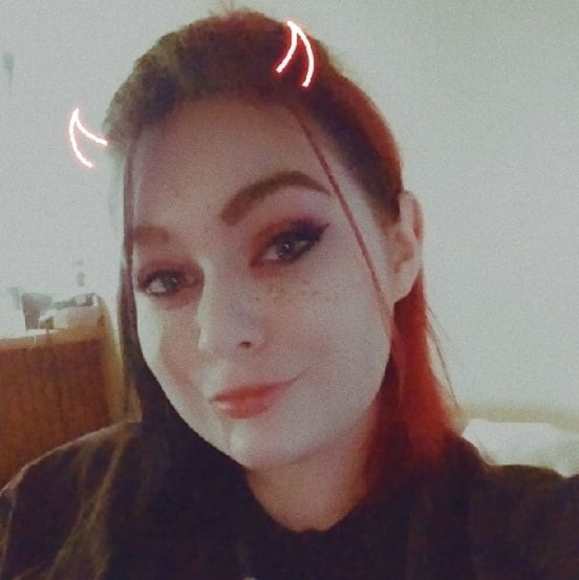 Profile Picture of Jewell Bassett (@jewellbassett) on Poshmark