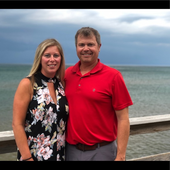 Profile Picture of Brandi Hainault (@bhainault) on Poshmark