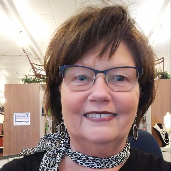 Profile Picture of Janet Brower (@susiejewel) on Poshmark