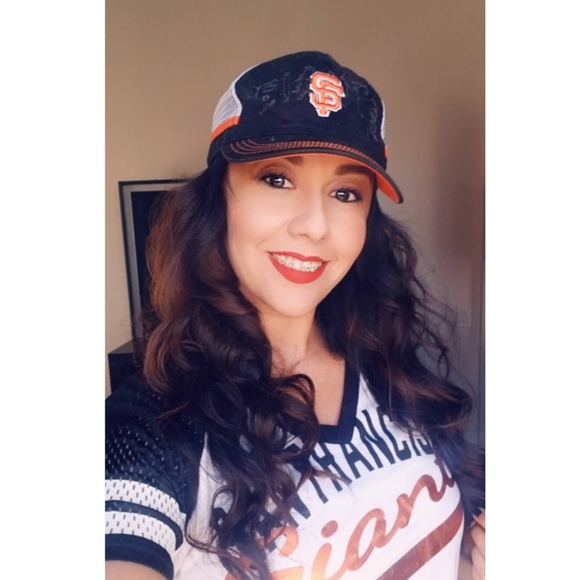 Julia Valenzuela - Poshmark Profile Picture of Julia Valenzuela (@juliavee112) on Poshmark