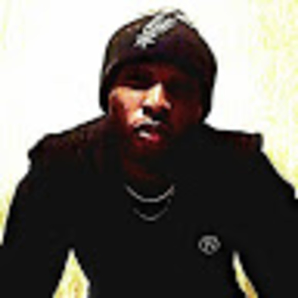 Profile Picture of Chris Clinton (@chrsclntn) on Poshmark