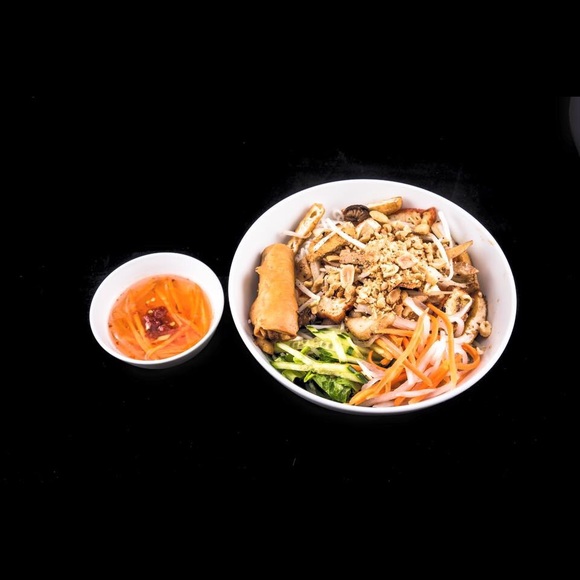 Profile Picture of Tri Vu (@cunodaihiep) on Poshmark