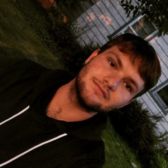 Profile Picture of Steven Thurston (@steven2thurston) on Poshmark