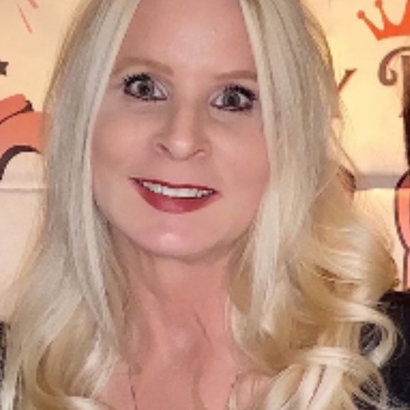 Profile Picture of Sheila Casey (@bosslady7333) on Poshmark