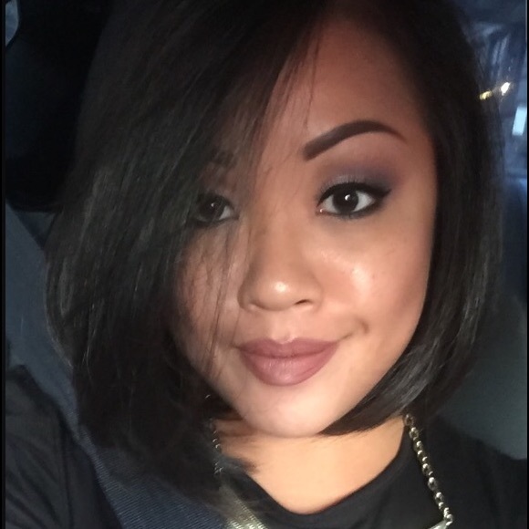 Profile Picture of Kristin Mapili (@looveleigh) on Poshmark