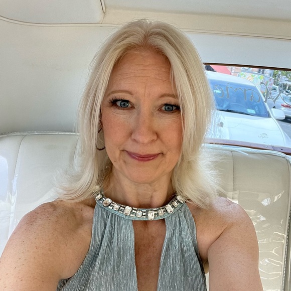 Profile Picture of Carol Sudmann (@csudmann) on Poshmark
