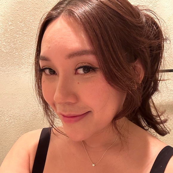 Profile Picture of Ruby Le (@rubyle546) on Poshmark