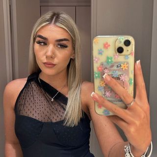 Profile Picture of ♡𝐸𝓁𝑜𝒾𝓈𝑒 𝒢𝓇𝒶𝒸𝑒 𝒮𝓂𝒾𝓉𝒽 ♡ (@eloise.smith) on Instagram