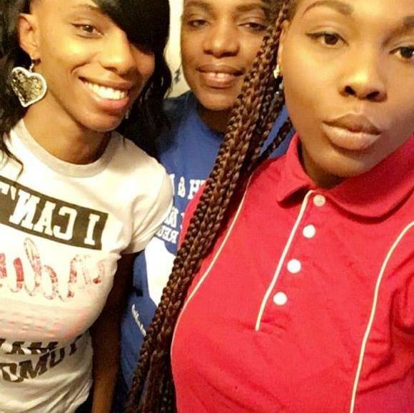 Profile Picture of Seancara Denise (@mimileasean3) on Poshmark