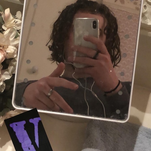 Profile Picture of Adam Fields (@skazerr) on Poshmark